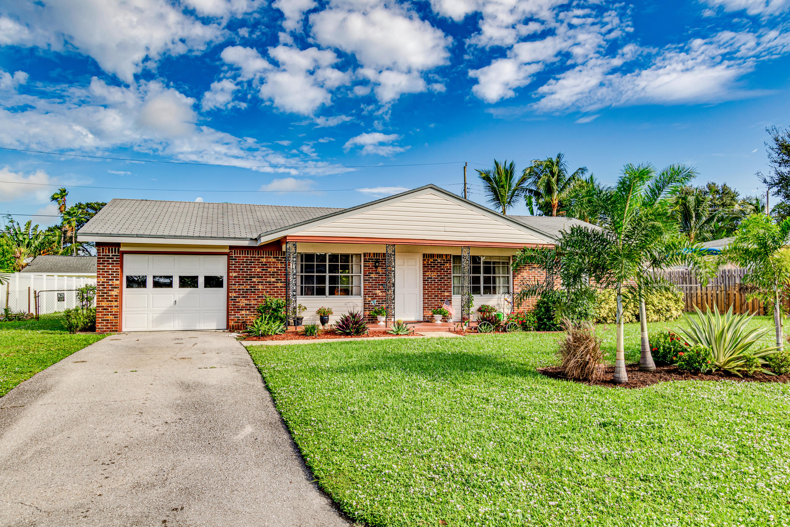 115 Beverly Road West Jupiter, FL 33469 - Photo 3 of 22 02_115_W_Beverly__2_mls