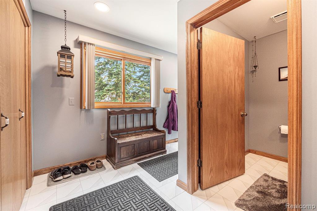 9361 Farmington Road Livonia, MI 48150 - Photo 13 of 39 Gallery Image 13