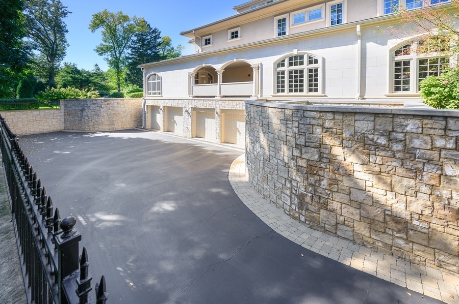 246 Sheridan Road Winnetka, IL 60093 - Photo 9 of 12