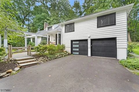 $1,075,000 | 22 Arrowhead Road, Morristown, NJ 07960