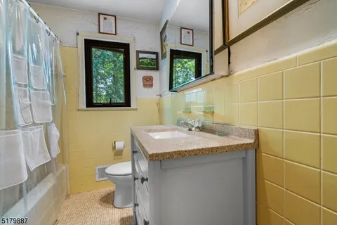 $1,075,000 | 22 Arrowhead Road, Morristown, NJ 07960