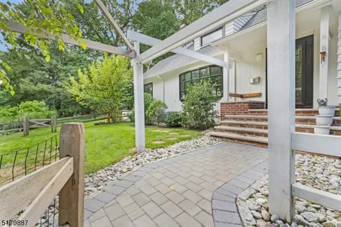 $1,075,000 | 22 Arrowhead Road, Morristown, NJ 07960