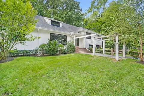 $1,075,000 | 22 Arrowhead Road, Morristown, NJ 07960