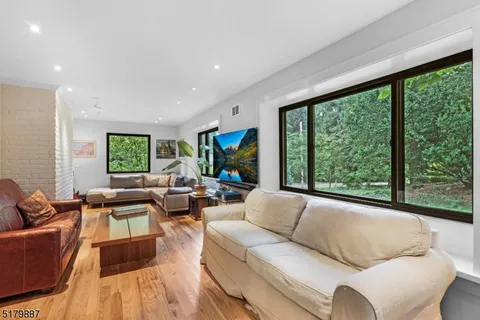 $1,075,000 | 22 Arrowhead Road, Morristown, NJ 07960