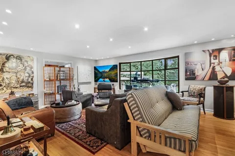 $1,075,000 | 22 Arrowhead Road, Morristown, NJ 07960