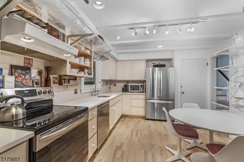 $1,075,000 | 22 Arrowhead Road, Morristown, NJ 07960