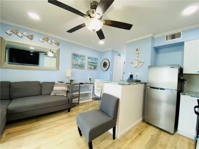 $1,150 | 3938 Surfside Boulevard, Unit 2205, Corpus Christi, TX 78402