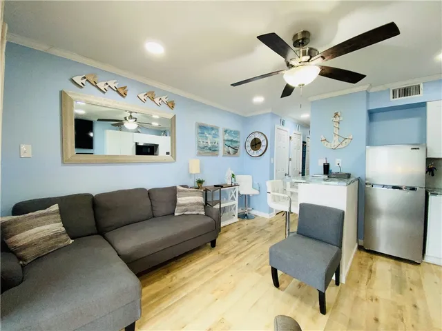 $1,150 | 3938 Surfside Boulevard, Unit 2205, Corpus Christi, TX 78402