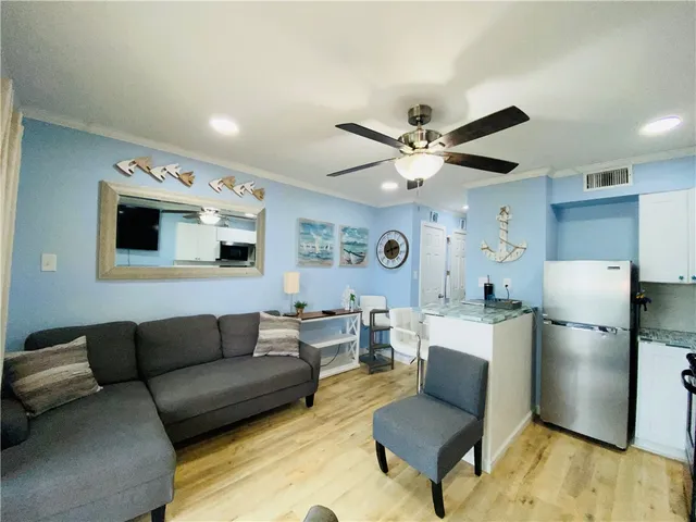 $1,150 | 3938 Surfside Boulevard, Unit 2205, Corpus Christi, TX 78402