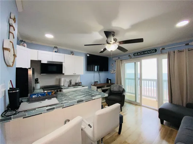 $1,150 | 3938 Surfside Boulevard, Unit 2205, Corpus Christi, TX 78402