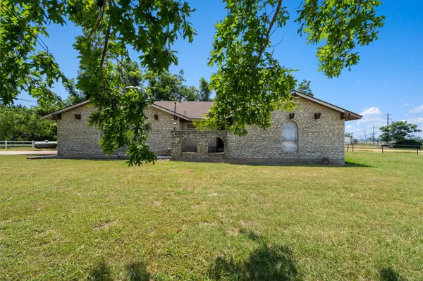 $325,000 | 20 County Road 408, Taylor, TX 76574