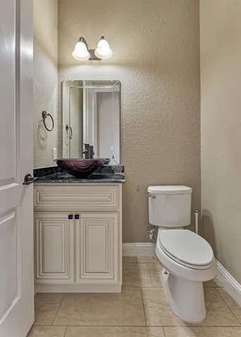 a view of entryway with chandelier
