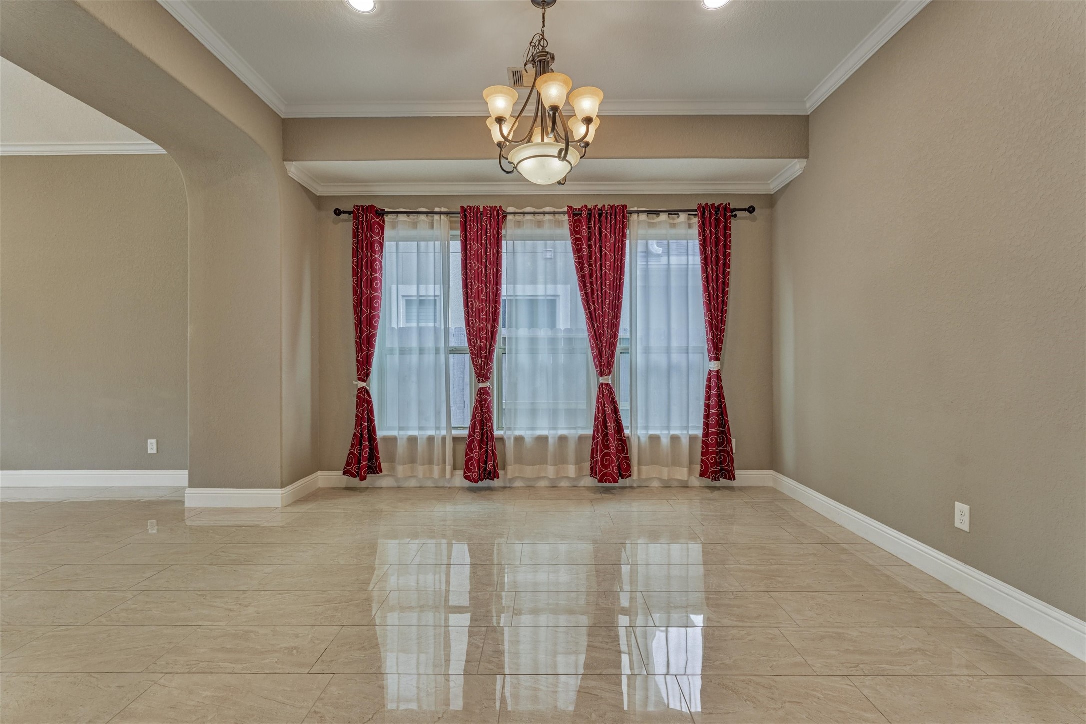 106 Bella Luce Shenandoah, TX 77381 - Photo 14 of 47 a view of entryway with chandelier