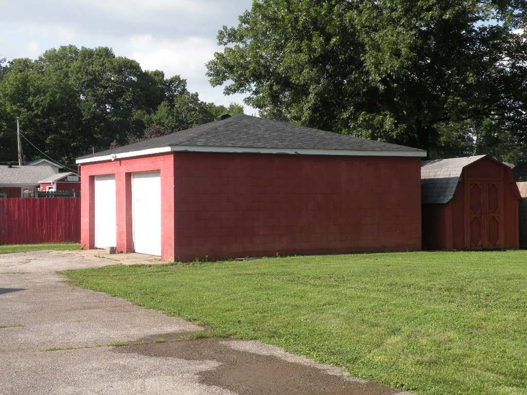 1004 East Thompson Road Indianapolis, IN 46227 - Photo 2 of 5 Gallery Image 2