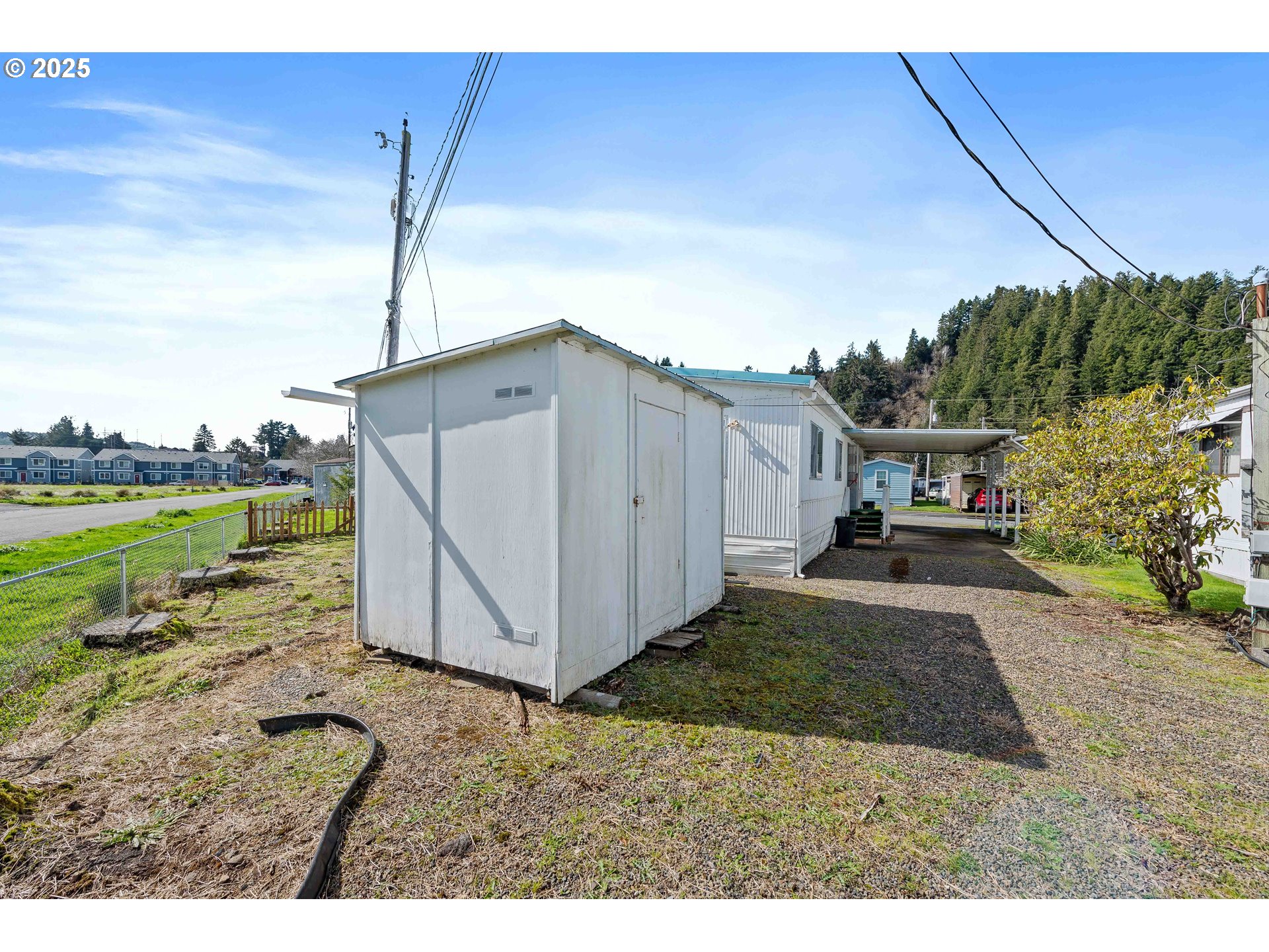1413 Hawthorne Avenue, Unit 31 Reedsport, OR 97467 - Photo 15 of 16 a view of a backyard with potted plants