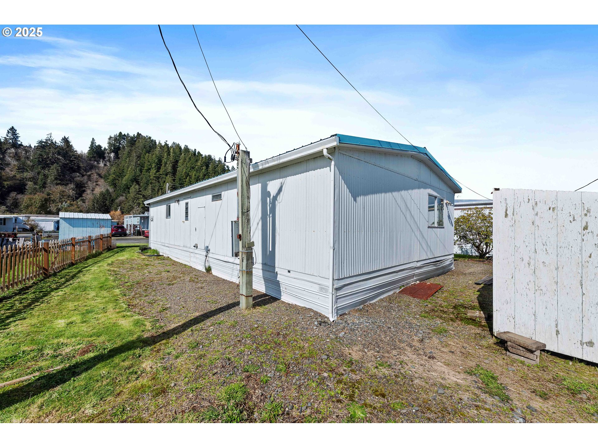1413 Hawthorne Avenue, Unit 31 Reedsport, OR 97467 - Photo 16 of 16 a view of a backyard