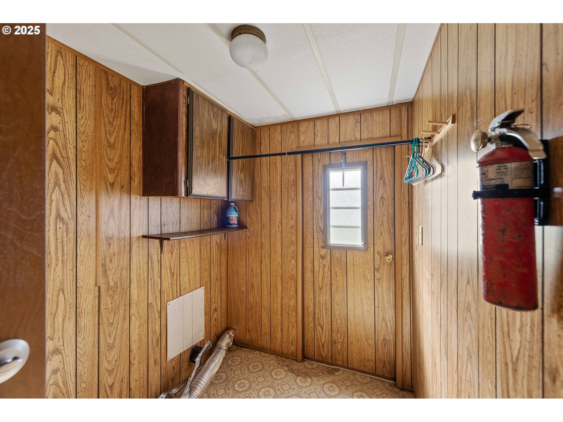 1413 Hawthorne Avenue, Unit 31 Reedsport, OR 97467 - Photo 6 of 16 a view of entryway