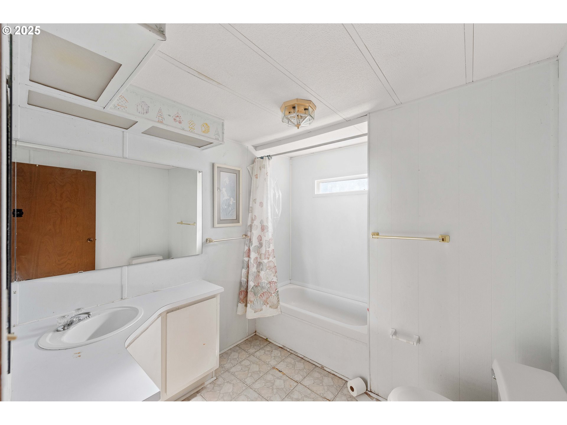 1413 Hawthorne Avenue, Unit 31 Reedsport, OR 97467 - Photo 7 of 16 a bathroom with a bathtub shower sink and a mirror