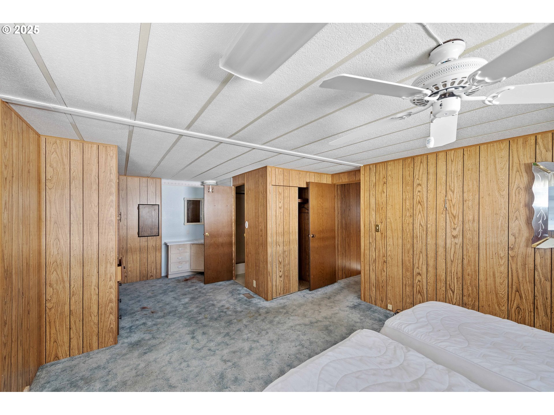 1413 Hawthorne Avenue, Unit 31 Reedsport, OR 97467 - Photo 9 of 16 a view of a livingroom with furniture and chandelier