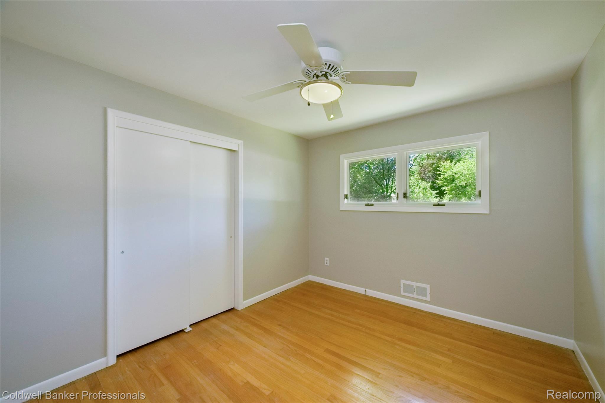 28390 Farmington Road Farmington, MI 48334 - Photo 17 of 37 Third Bedroom