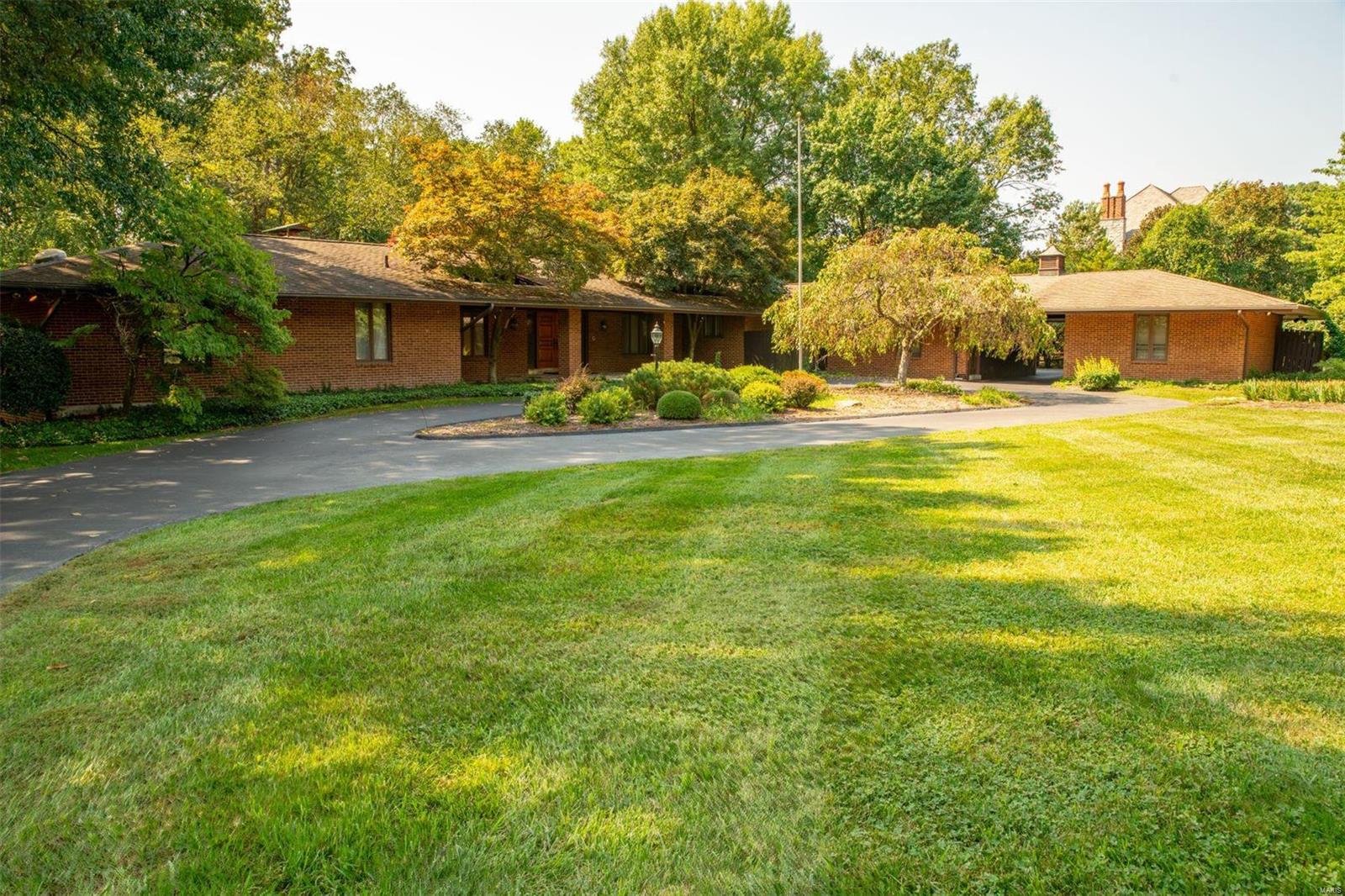 10166 Winding Ridge Road Ladue, MO 63124 - Photo 2 of 17 Gallery Image 2