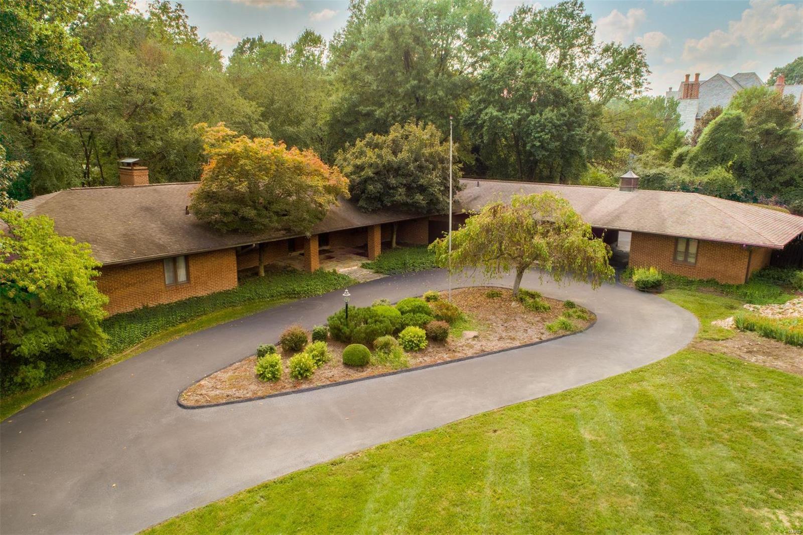 10166 Winding Ridge Road Ladue, MO 63124 - Photo 3 of 17 Gallery Image 3