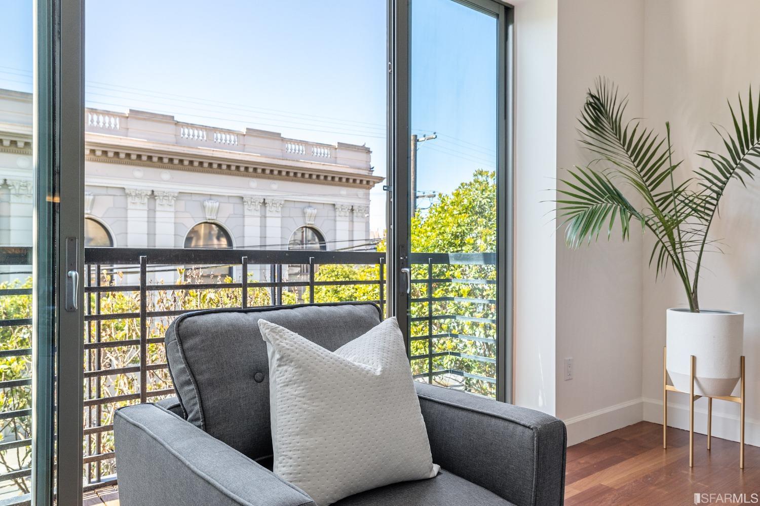 741 Clement Street, Unit 202 San Francisco, CA 94118 - Photo 6 of 23 a living room with furniture and a potted plant