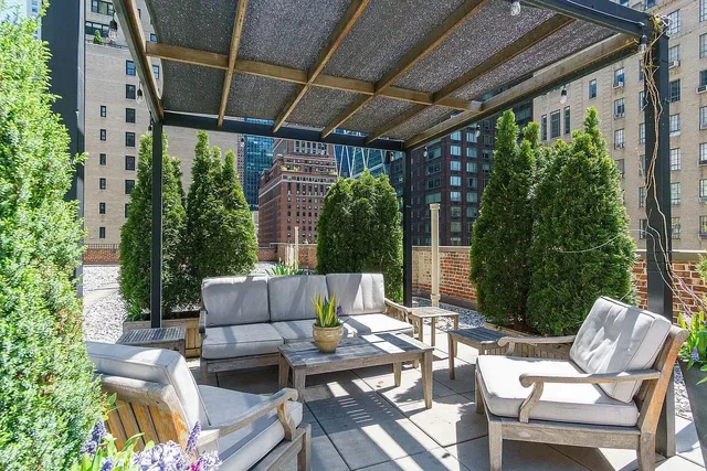 $575,000 | 333 West 57th Street, Unit 302 | Hell's Kitchen