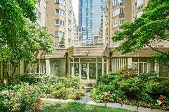 $575,000 | 333 West 57th Street, Unit 302 | Hell's Kitchen