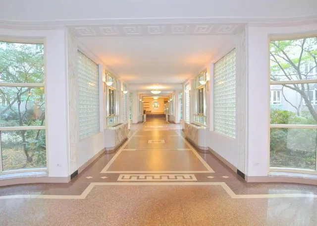 $575,000 | 333 West 57th Street, Unit 302 | Hell's Kitchen