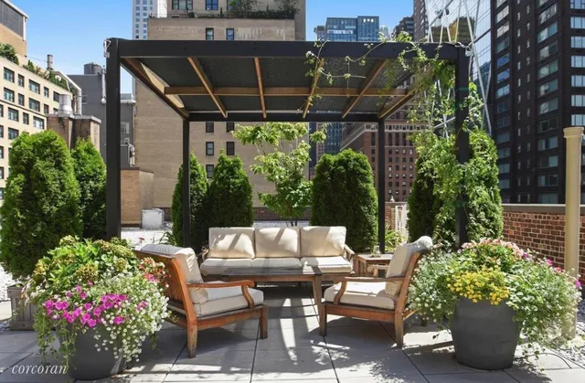 $575,000 | 333 West 57th Street, Unit 302 | Hell's Kitchen