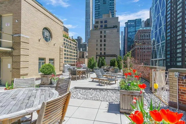 $575,000 | 333 West 57th Street, Unit 302 | Hell's Kitchen