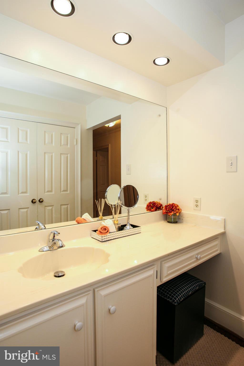 760 Potomac River Road McLean, VA 22102 - Photo 22 of 30 Bath