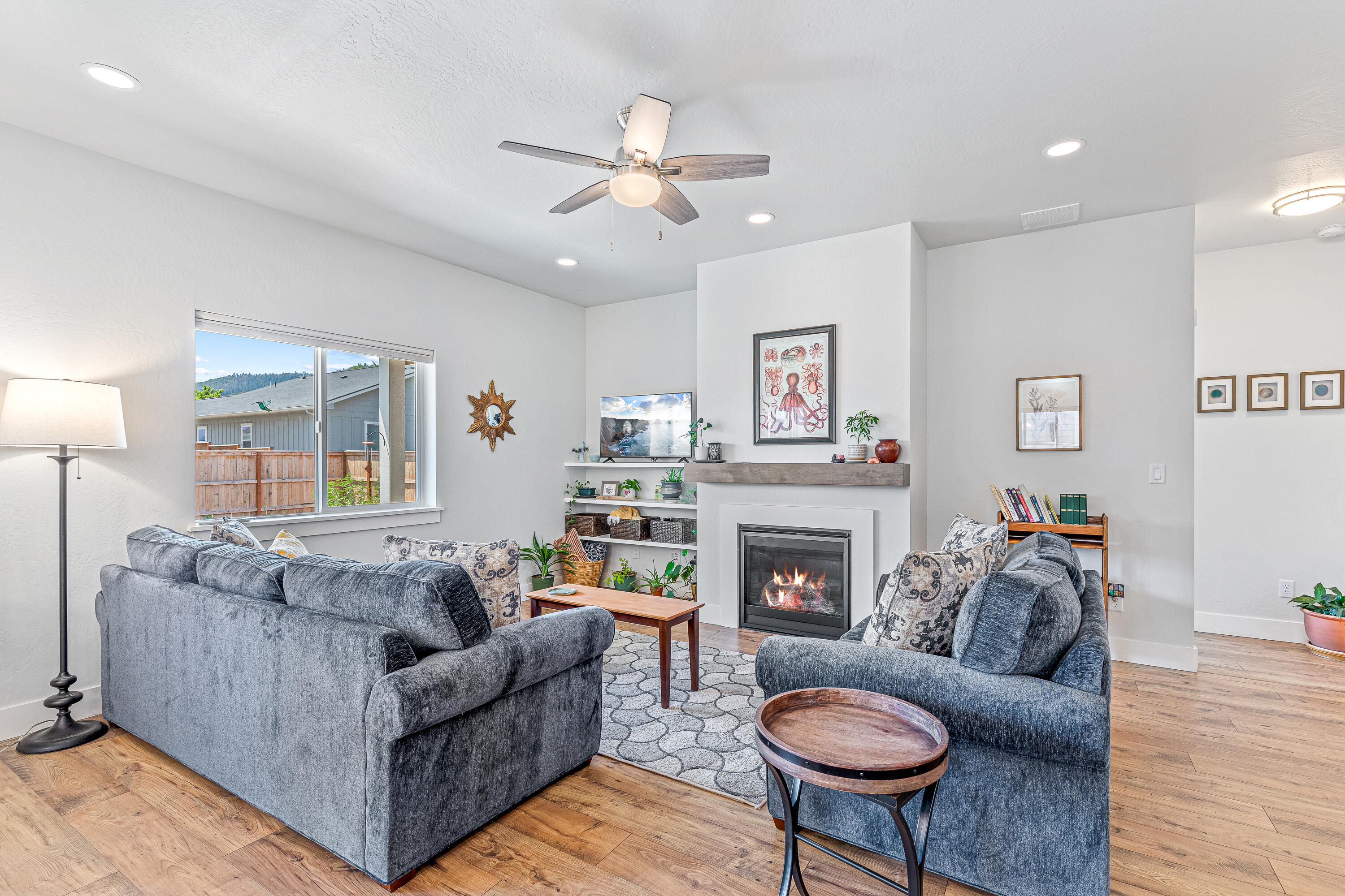 262 Samuel Ln Loop Rd, Phoenix, OR 97535