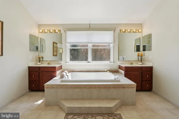 $1,089,000 | 105 Nelson Drive, Southampton, PA 18966