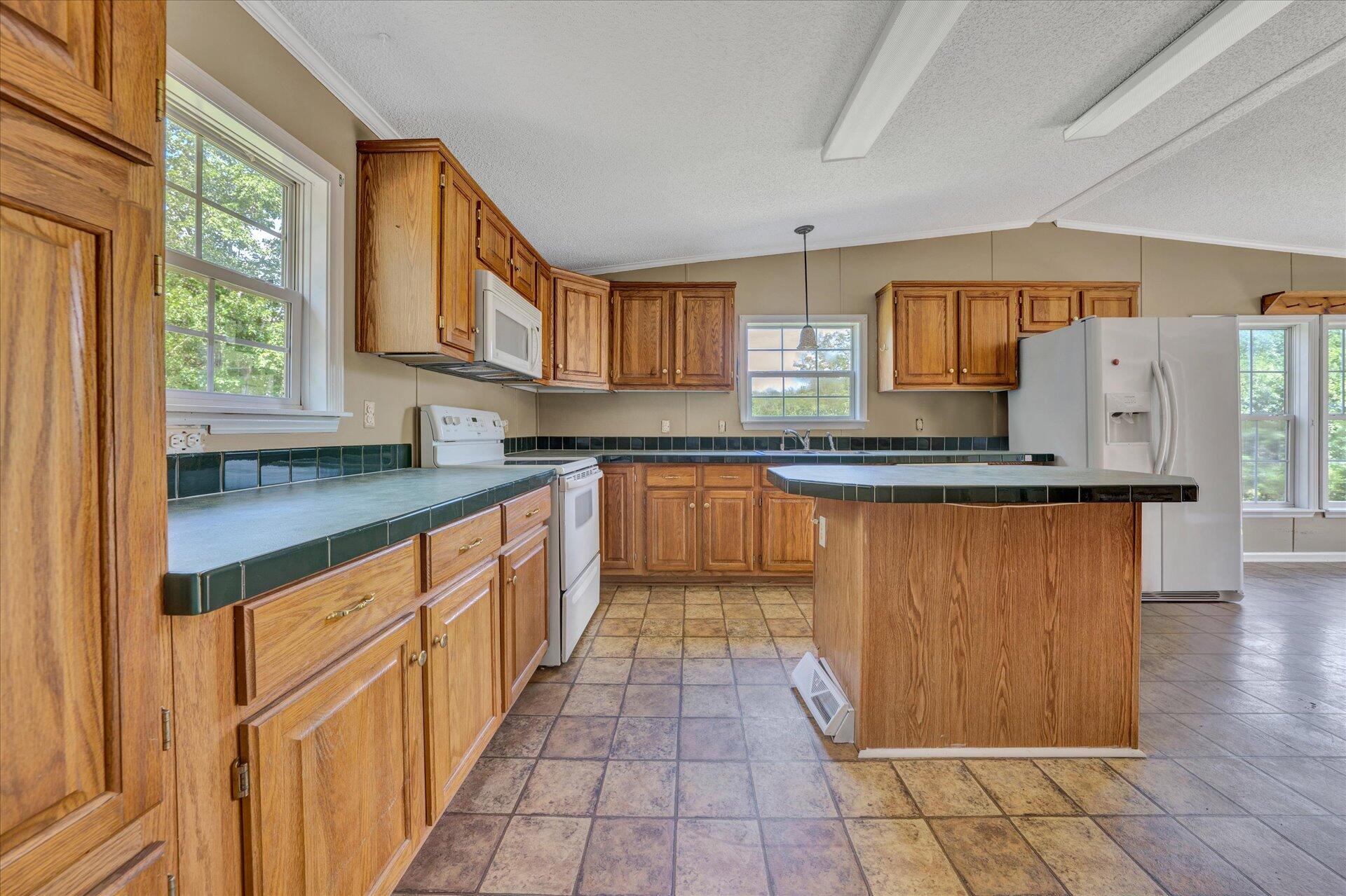 1379 Ridgewood Road Huddleston, VA 24104 - Photo 4 of 26 04-Screenshot 2022-07-13 071047