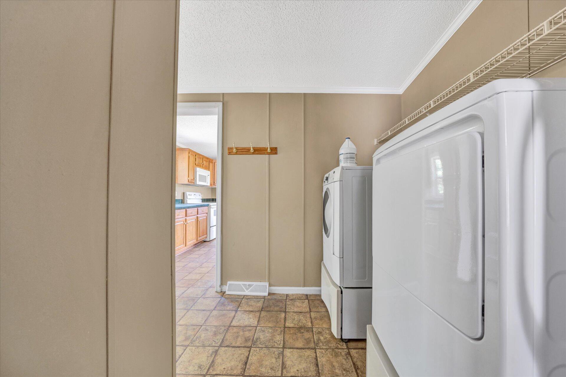 1379 Ridgewood Road Huddleston, VA 24104 - Photo 7 of 26 07-DSC00031