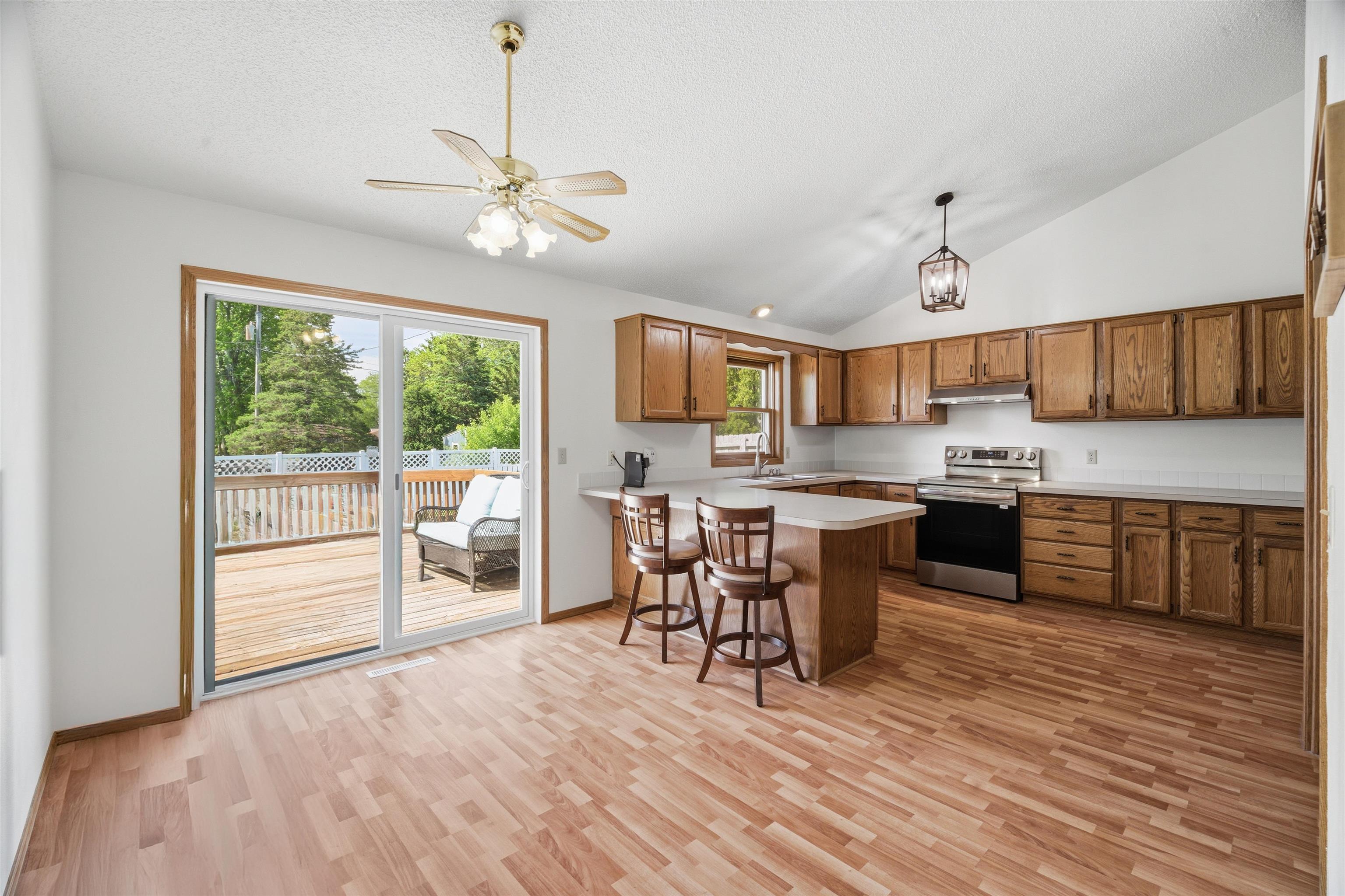 1917 East Glendale Avenue Appleton, WI 54911 - Photo 7 of 27
