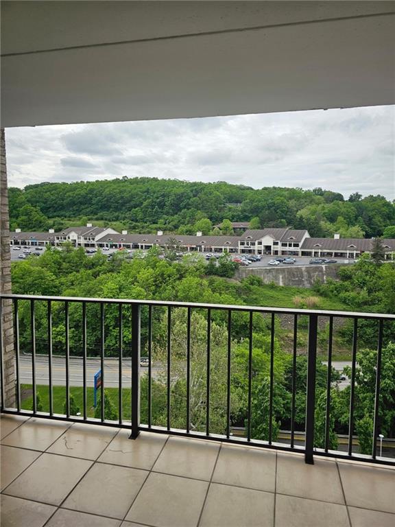 2160 Greentree Road, Unit 606W Pittsburgh, PA 15220 - Photo 2 of 9