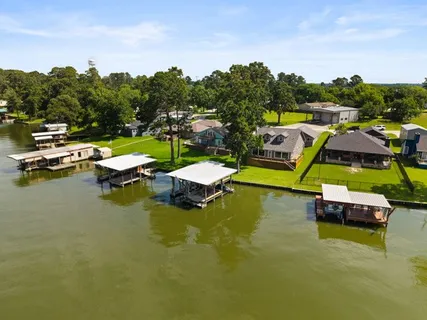 $625,000 | 153 Lakeshore Drive, Onalaska, TX 77360