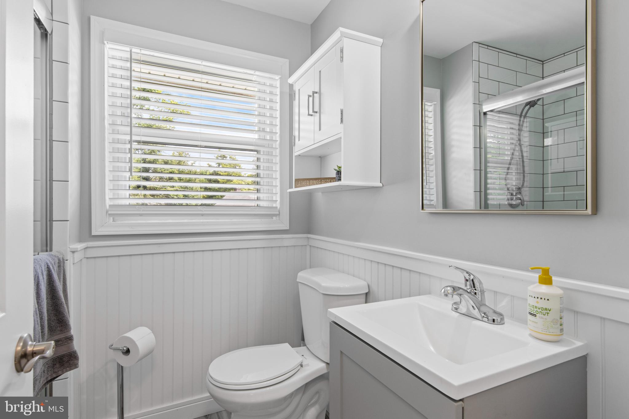 8 Leslie Lane Wallingford, PA 19086 - Photo 15 of 34 Full 1st floor Bathroom