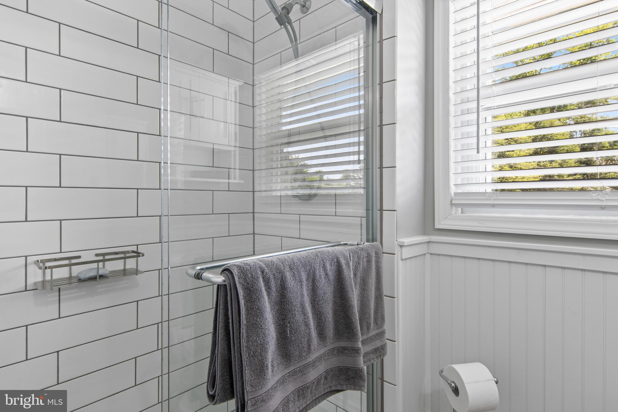 8 Leslie Lane Wallingford, PA 19086 - Photo 16 of 34 1st floor bathroom with shower