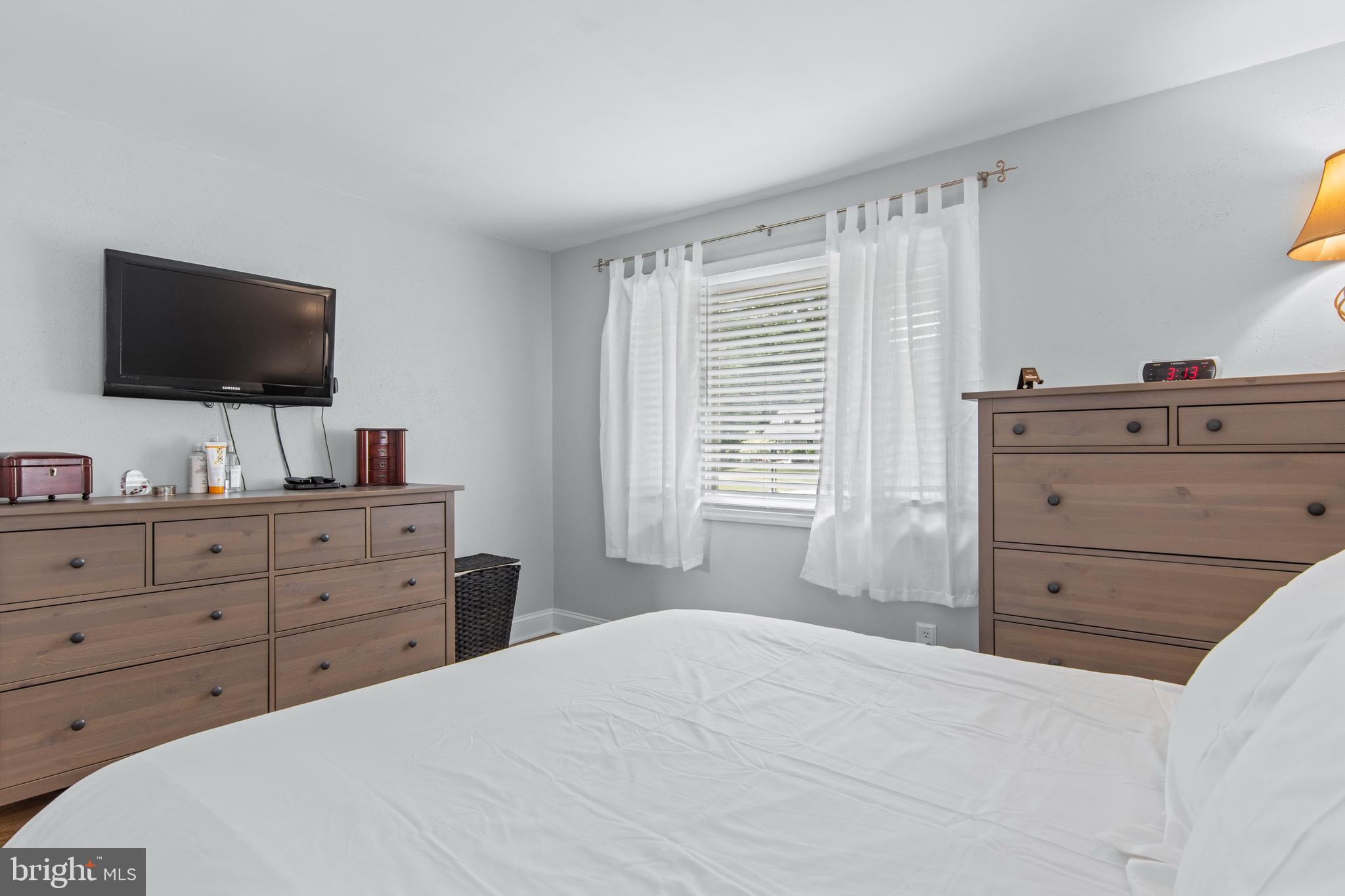 8 Leslie Lane Wallingford, PA 19086 - Photo 18 of 34 Primary Bedroom