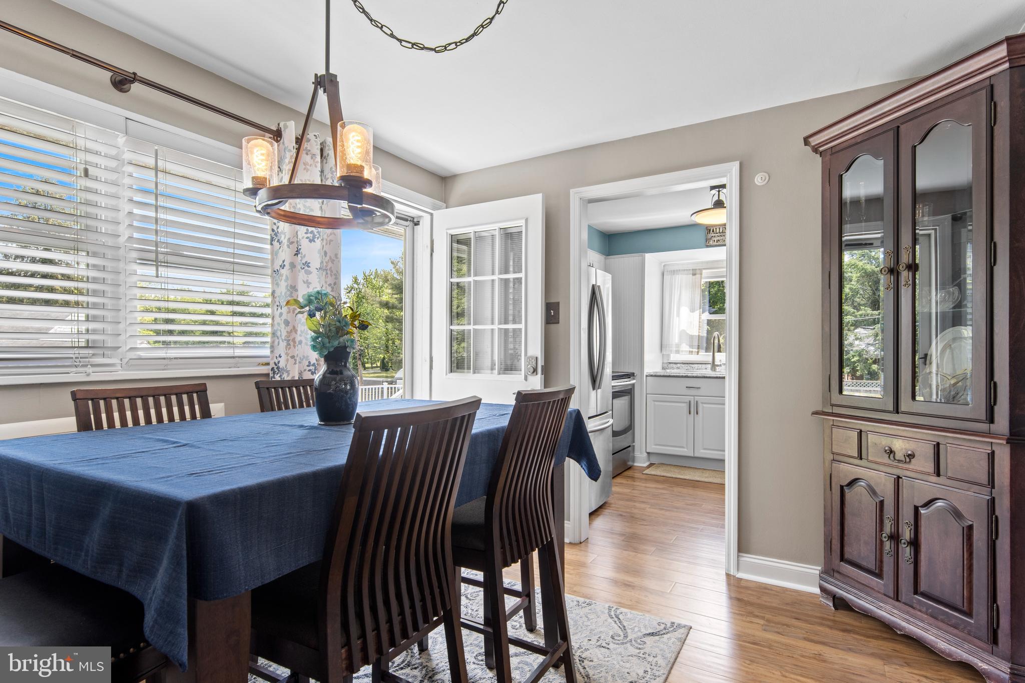 8 Leslie Lane Wallingford, PA 19086 - Photo 10 of 34 Dining Room looking into Kitchen