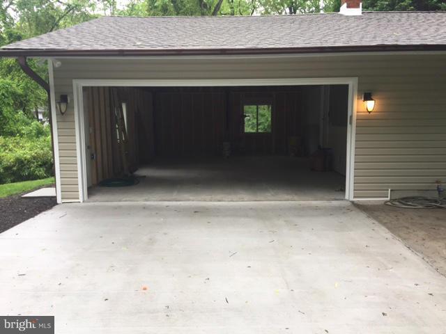 612 Dover Road Pasadena, MD 21122 - Photo 6 of 30 Huge 2 car garage