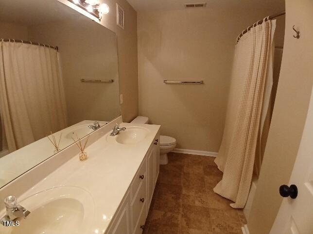 631 Springfork Drive Cary, NC 27513 - Photo 22 of 23 a bathroom with a sink and a mirror