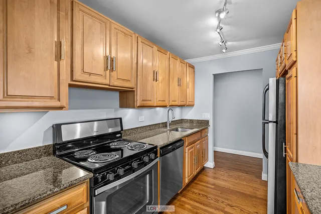 $476,000 | 1560 North Sandburg Terrace, Unit 1201J, Chicago, IL 60610