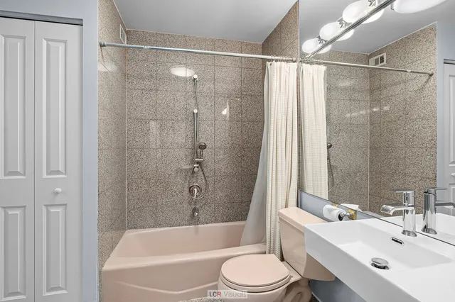 $476,000 | 1560 North Sandburg Terrace, Unit 1201J, Chicago, IL 60610