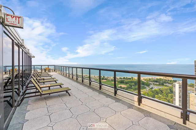 $476,000 | 1560 North Sandburg Terrace, Unit 1201J, Chicago, IL 60610