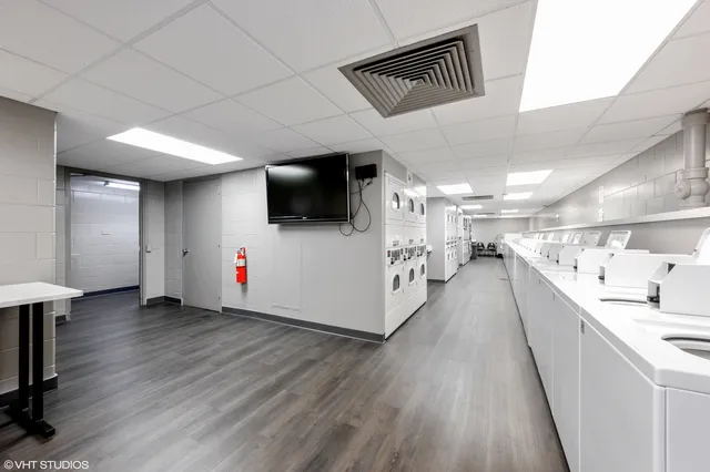 $476,000 | 1560 North Sandburg Terrace, Unit 1201J, Chicago, IL 60610